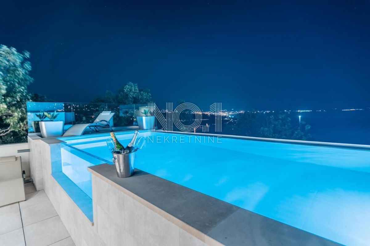 Pobri - prodaja penthousea z bazenom