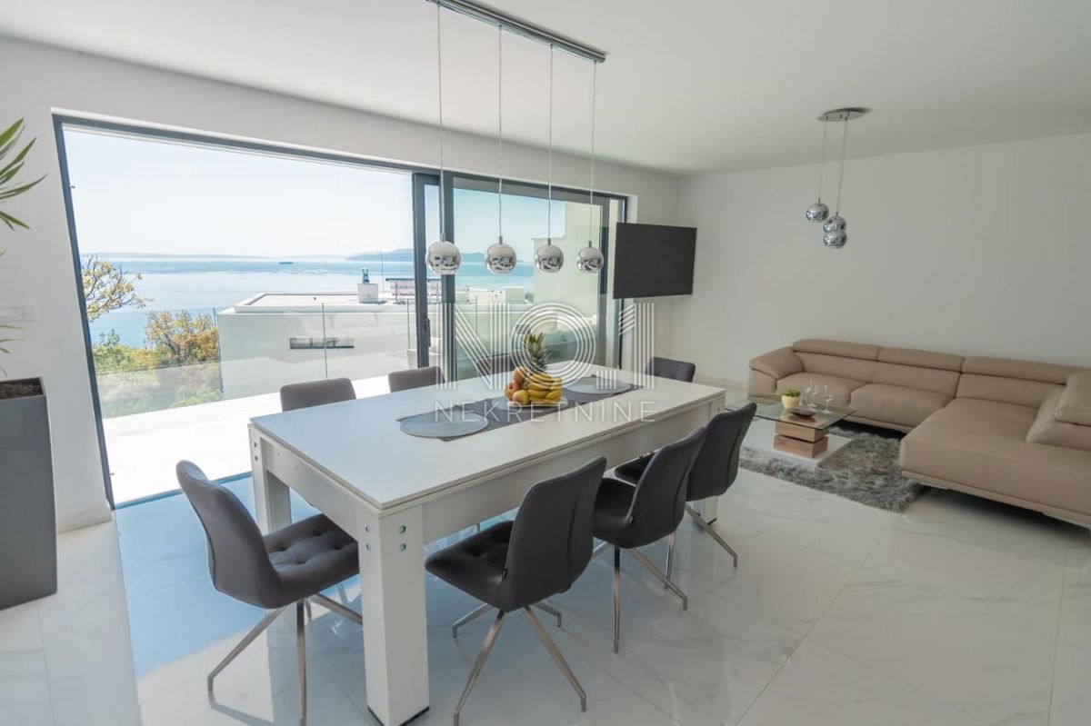 Pobri - prodaja penthousea z bazenom