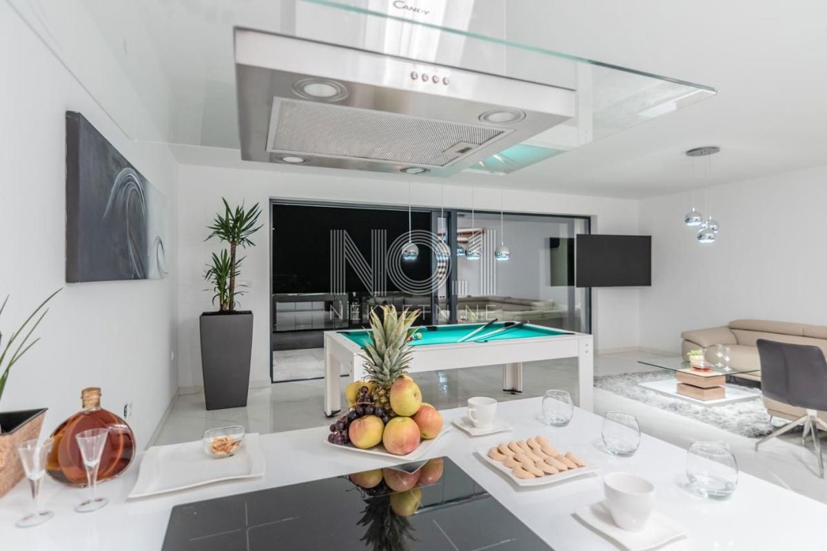 Pobri - prodaja penthousea z bazenom