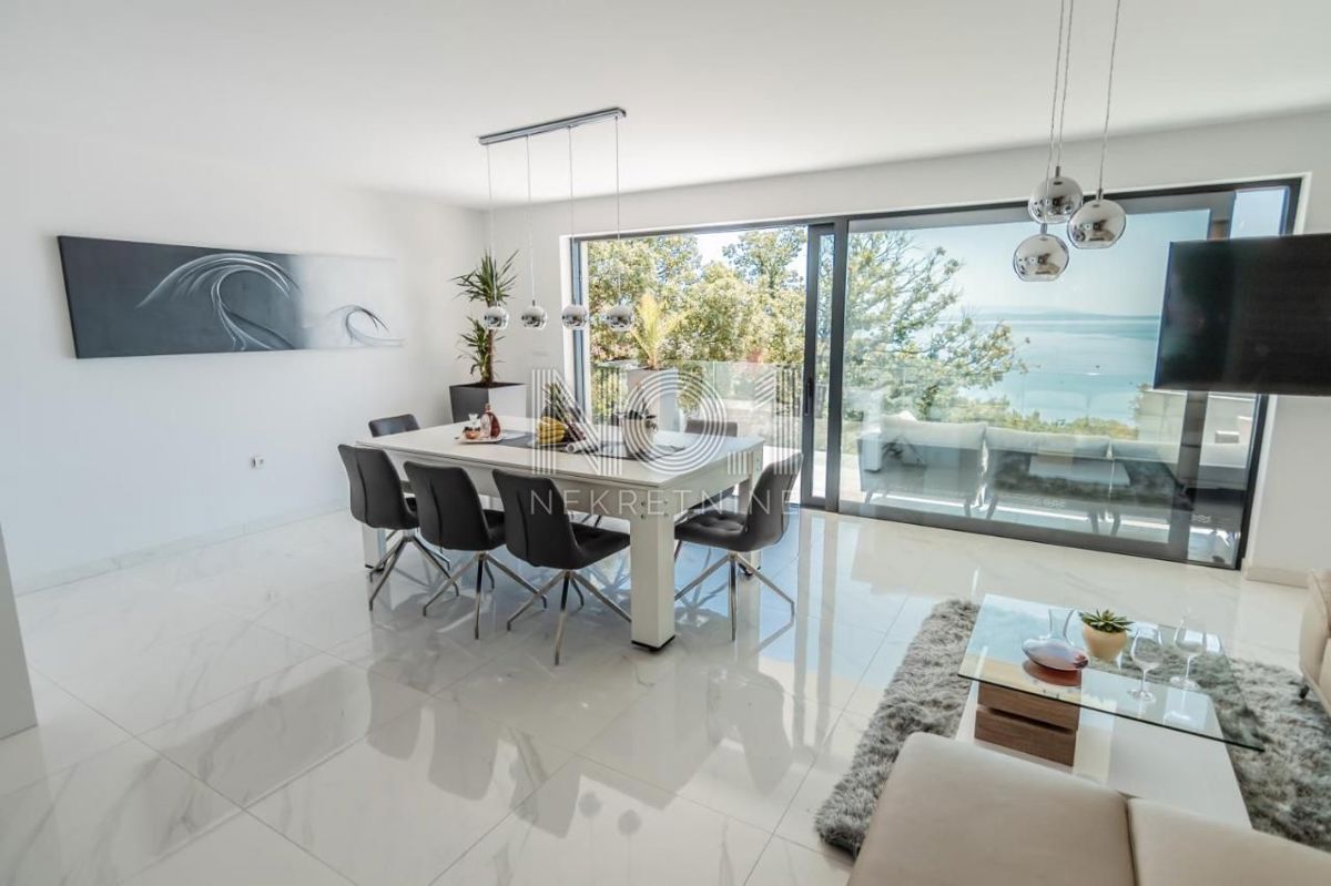 Pobri - prodaja penthousea z bazenom