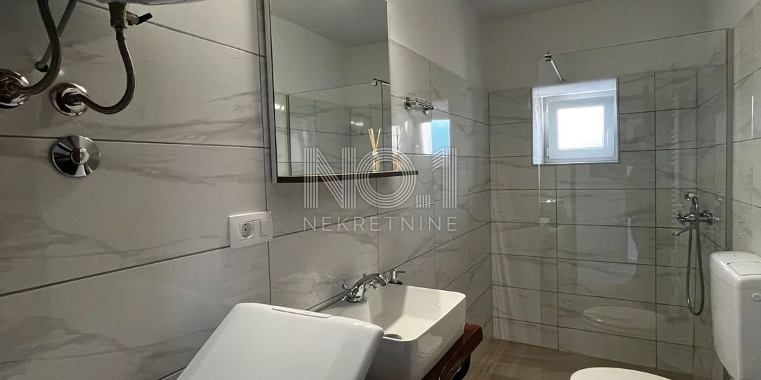 Malinska - prodaja hiše s 5 apartmaji za investicijo