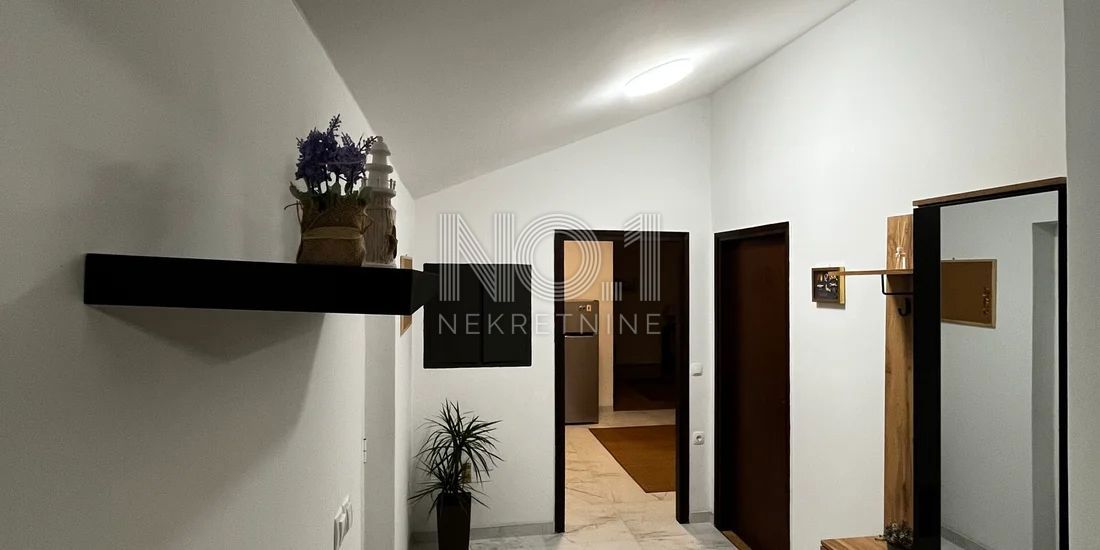 Malinska - prodaja hiše s 5 apartmaji za investicijo