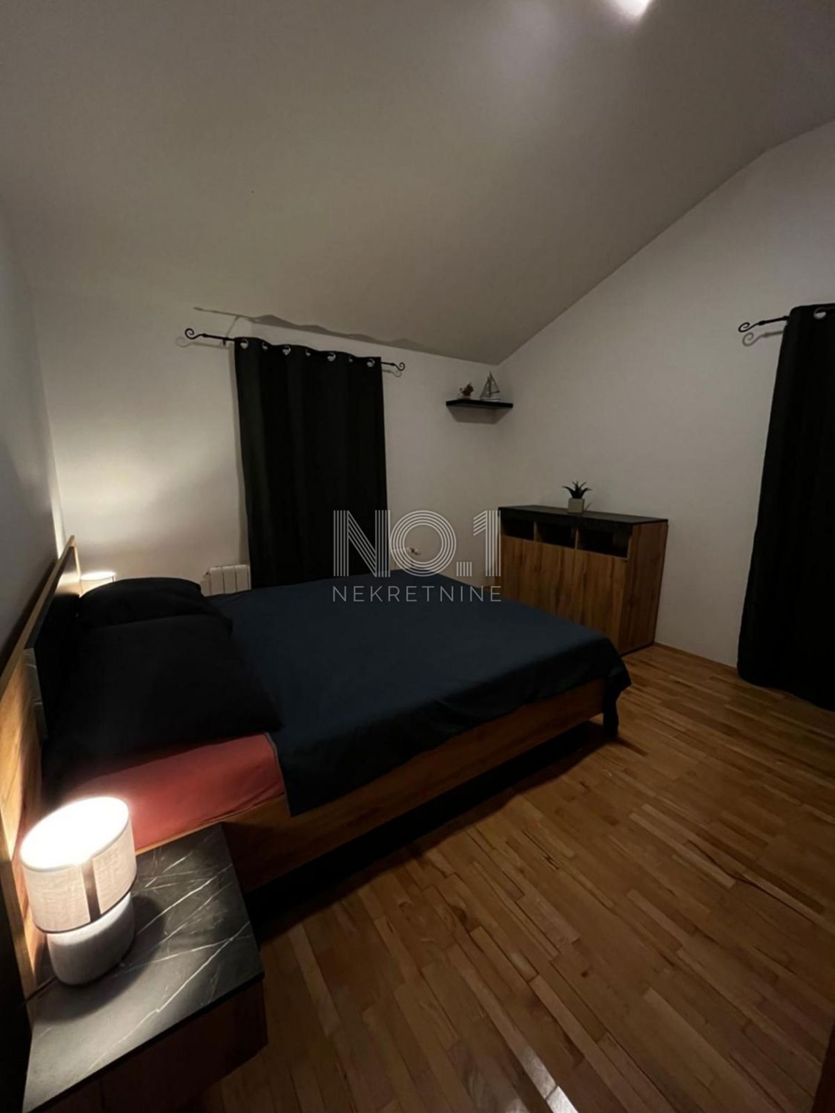 Malinska - prodaja hiše s 5 apartmaji za investicijo