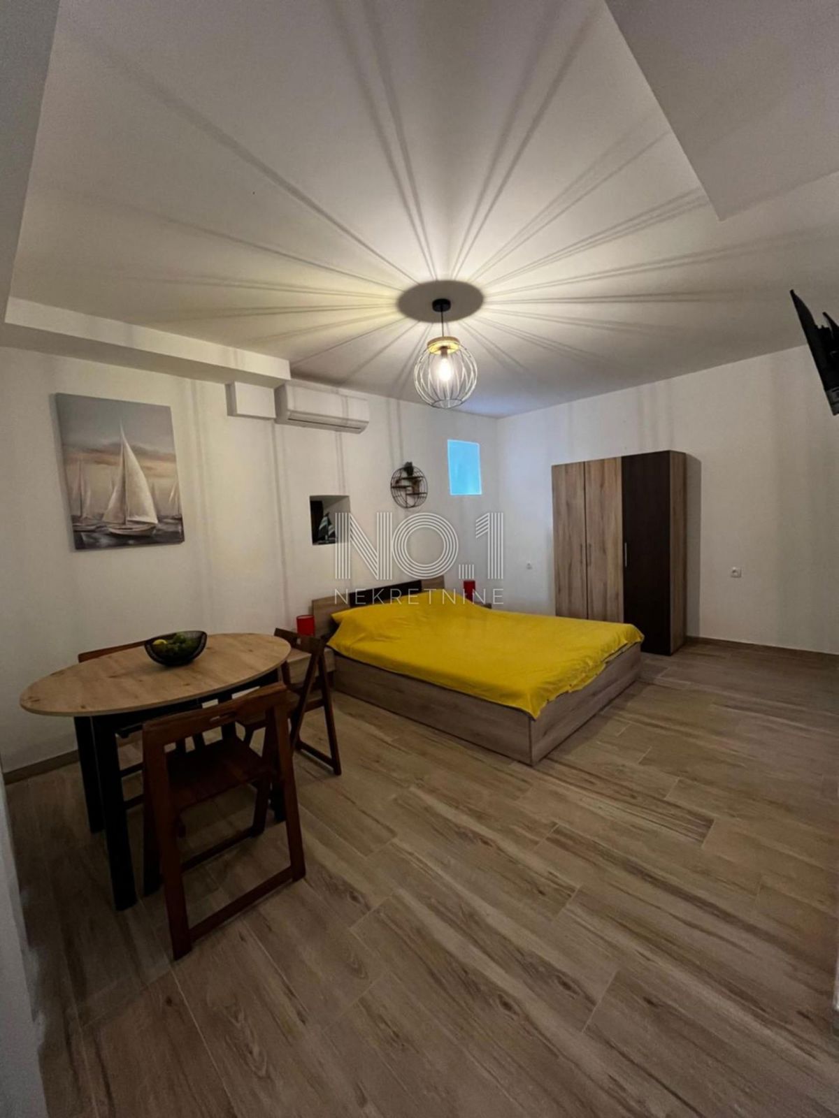 Malinska - prodaja hiše s 5 apartmaji za investicijo