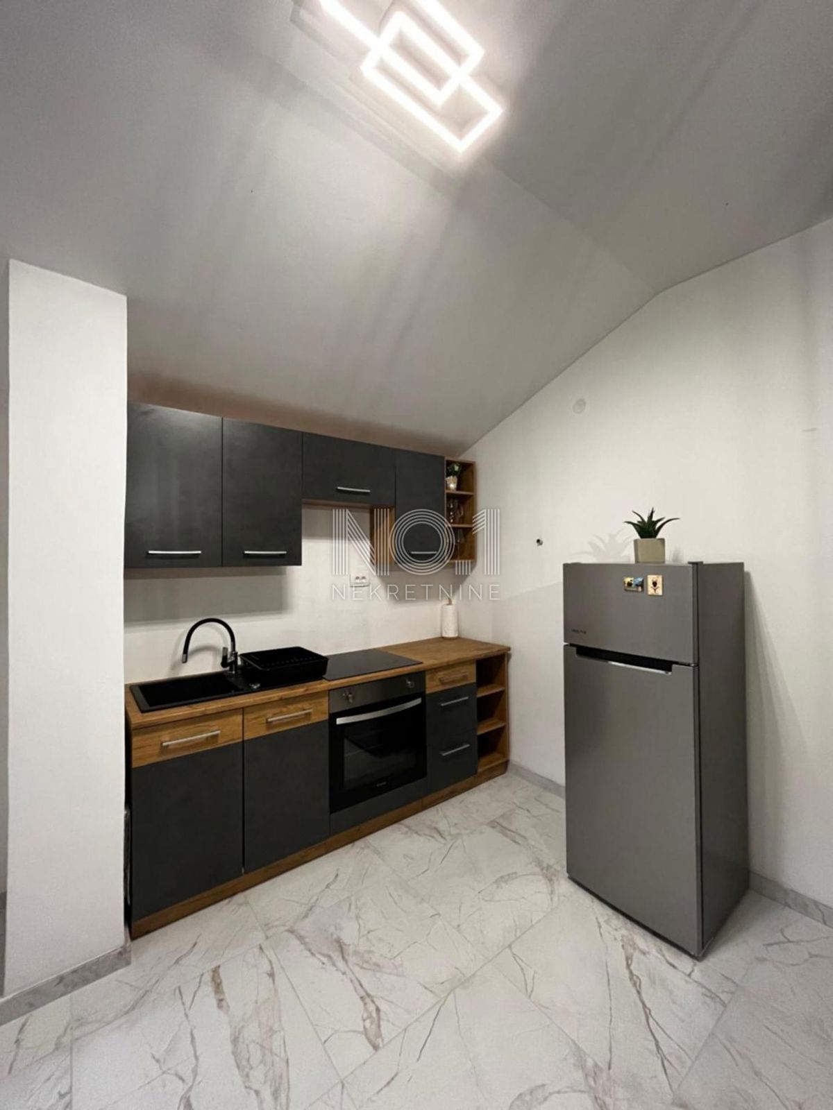 Malinska - prodaja hiše s 5 apartmaji za investicijo