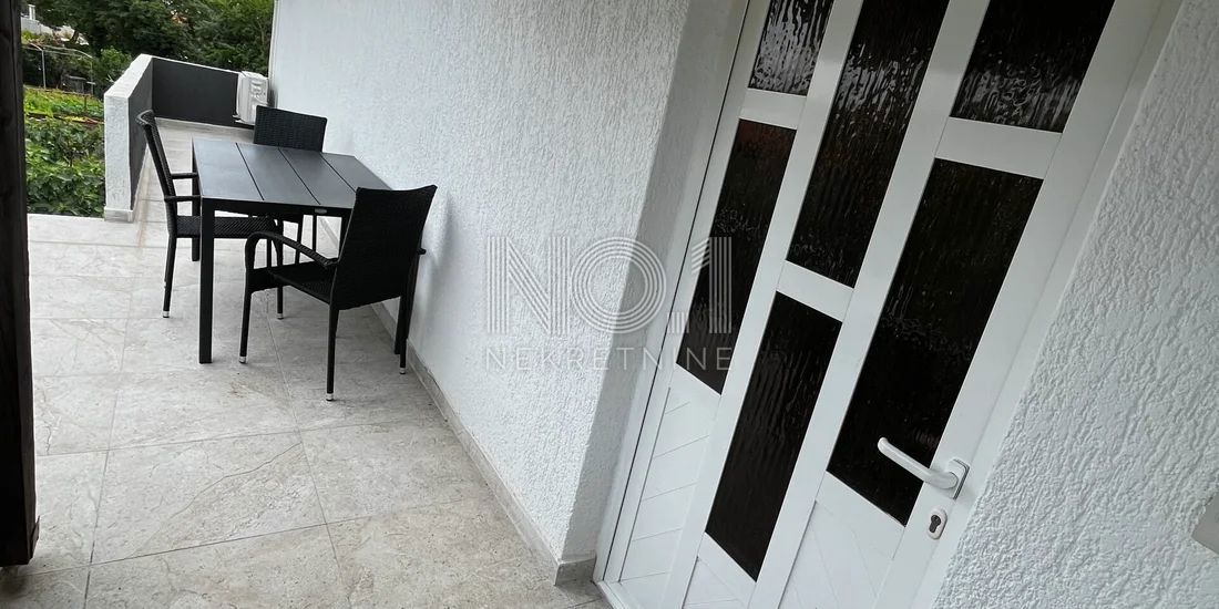 Malinska - prodaja hiše s 5 apartmaji za investicijo