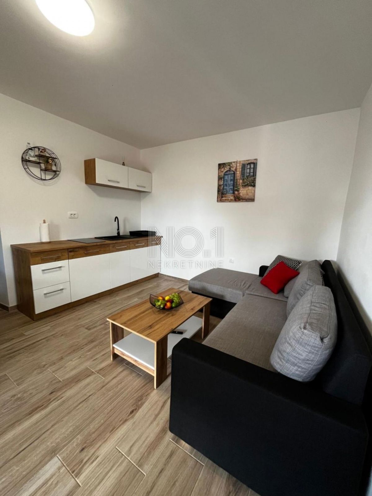 Malinska - prodaja hiše s 5 apartmaji za investicijo