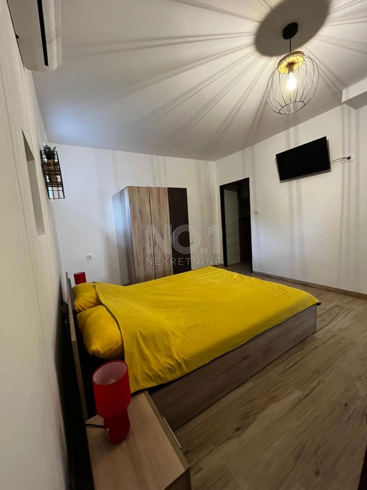 Malinska - prodaja hiše s 5 apartmaji za investicijo
