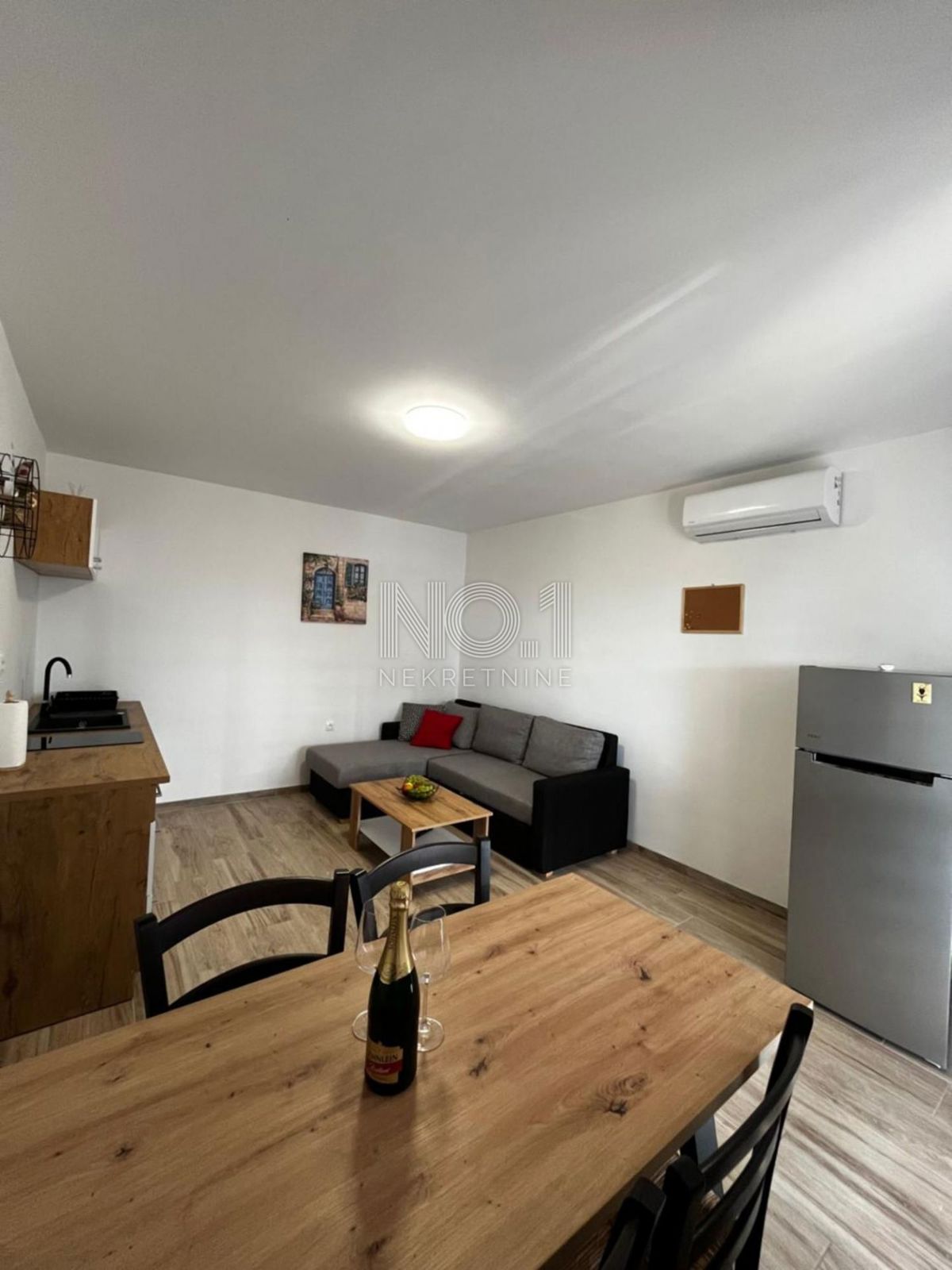 Malinska - prodaja hiše s 5 apartmaji za investicijo