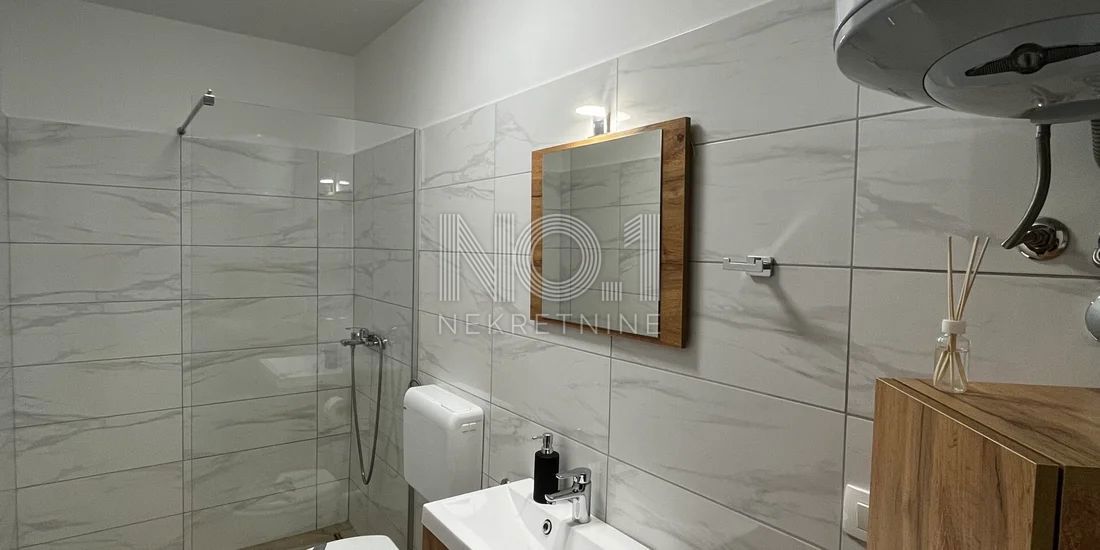 Malinska - prodaja hiše s 5 apartmaji za investicijo