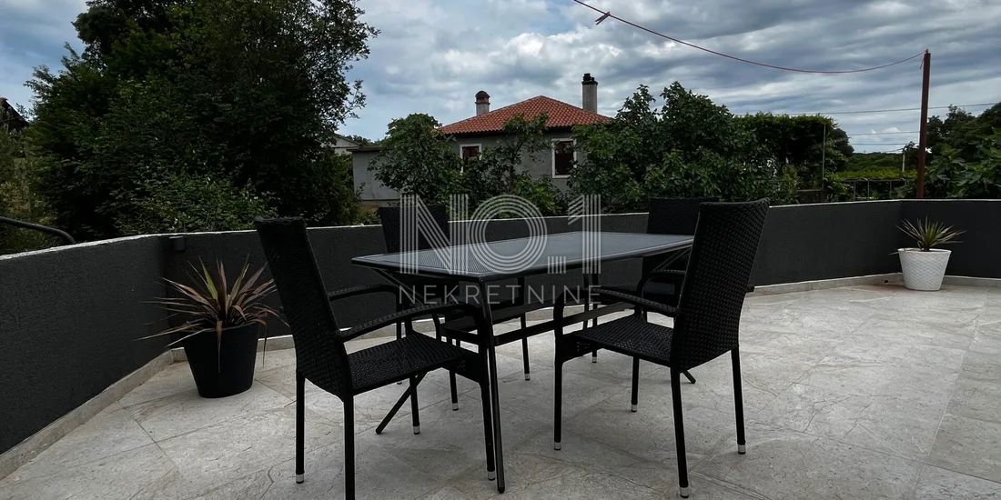 Malinska - prodaja hiše s 5 apartmaji za investicijo