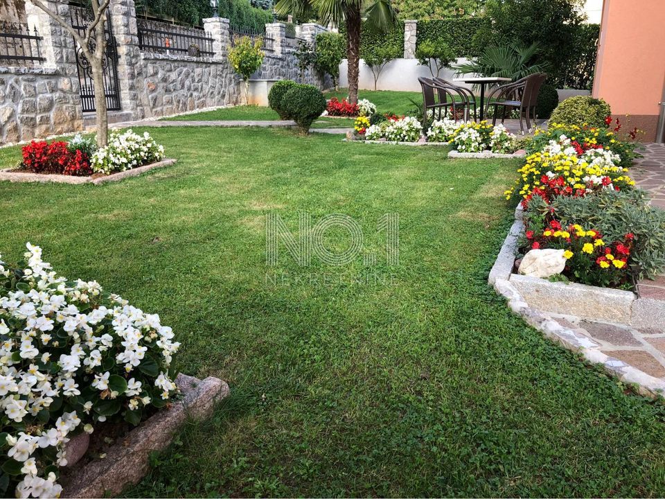Opatija, okolica - prodamo vilo z 8 apartmaji
