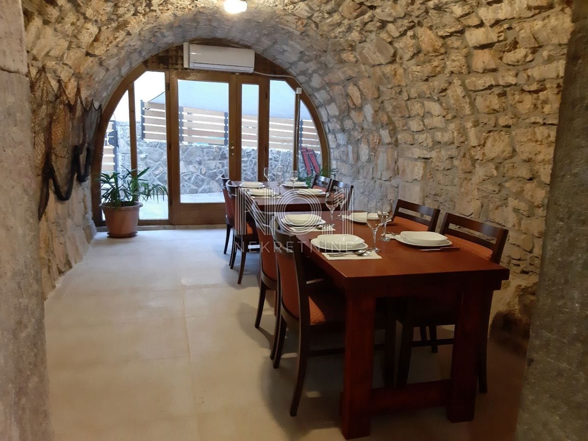 Krk, Pinezići - vila z bazenom in savno