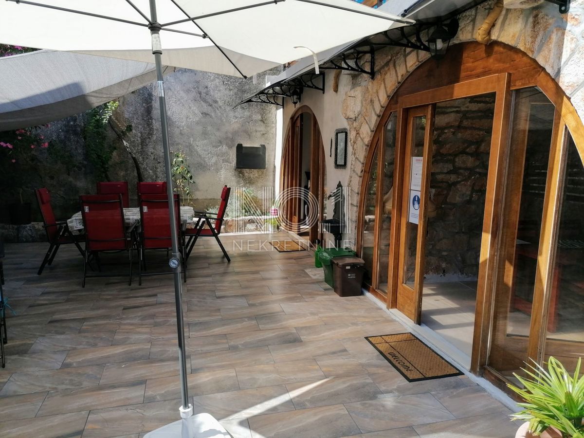Krk, Pinezići - vila z bazenom in savno