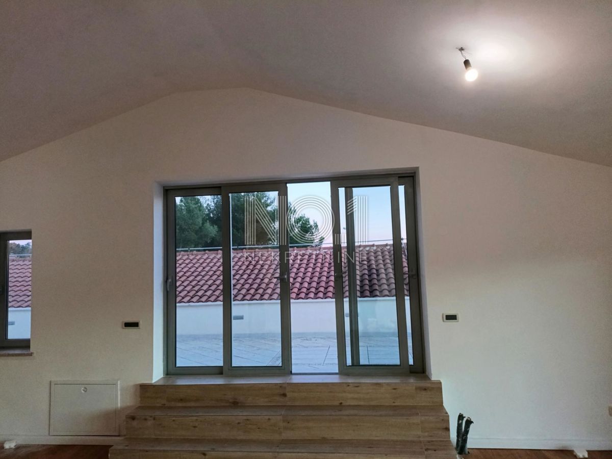 Zamet - prodaja na novo obnovljenega nadstropja s pogledom na morje