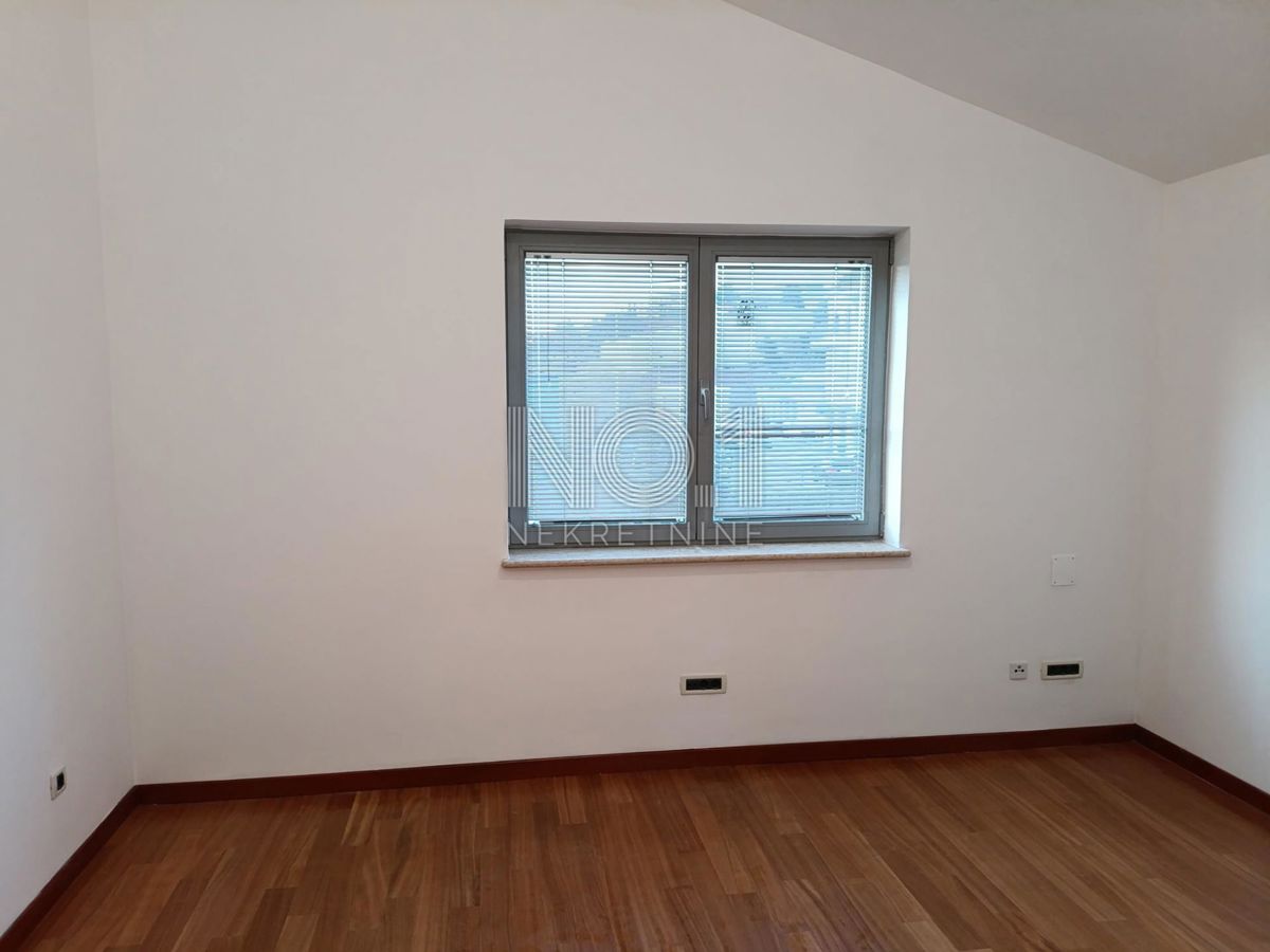 Zamet - prodaja na novo obnovljenega nadstropja s pogledom na morje