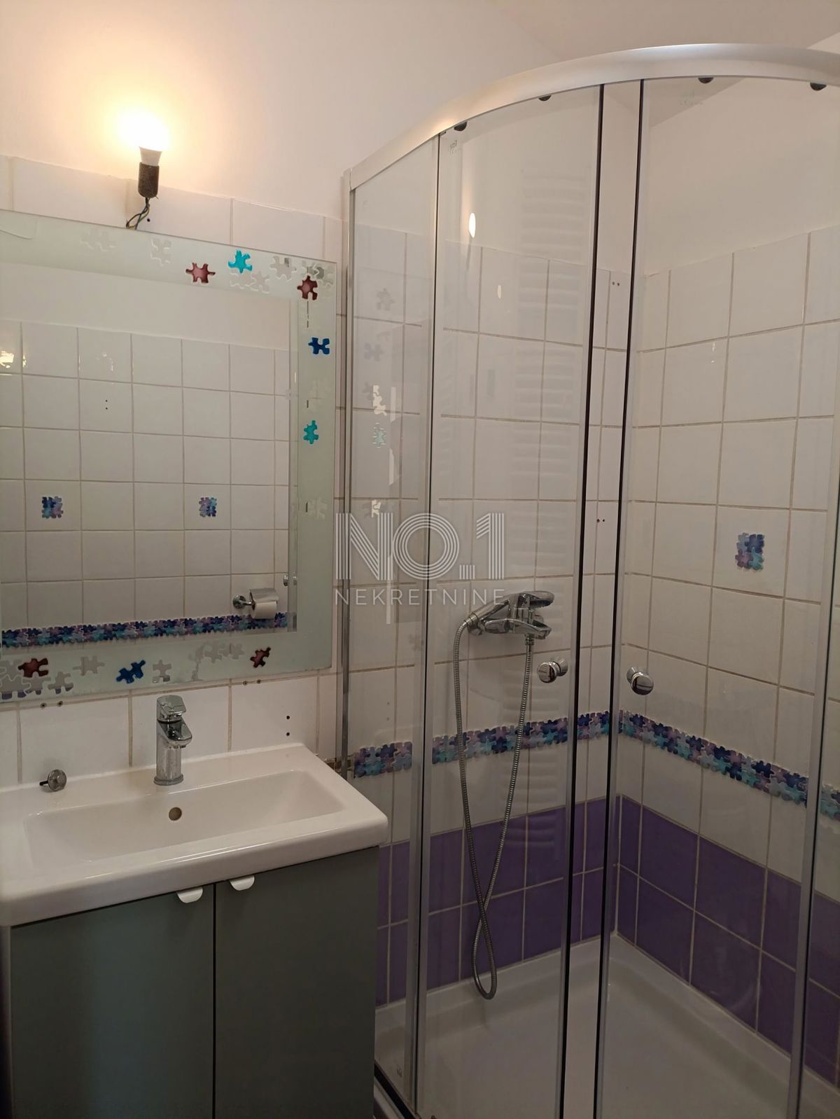 Zamet - prodaja na novo obnovljenega nadstropja s pogledom na morje