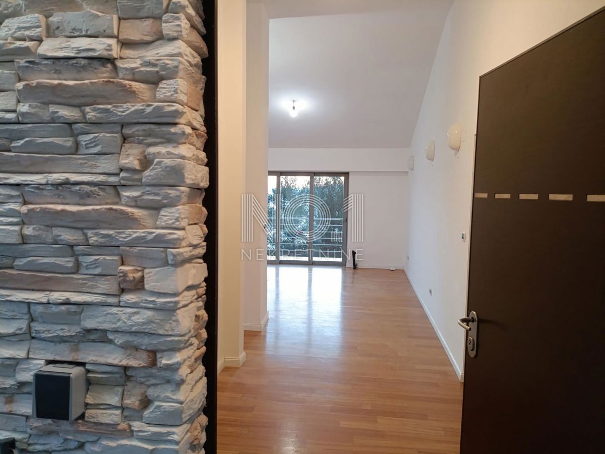 Zamet - prodaja na novo obnovljenega nadstropja s pogledom na morje