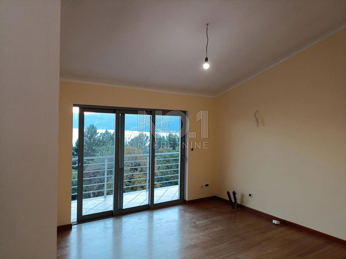 Zamet - prodaja na novo obnovljenega nadstropja s pogledom na morje