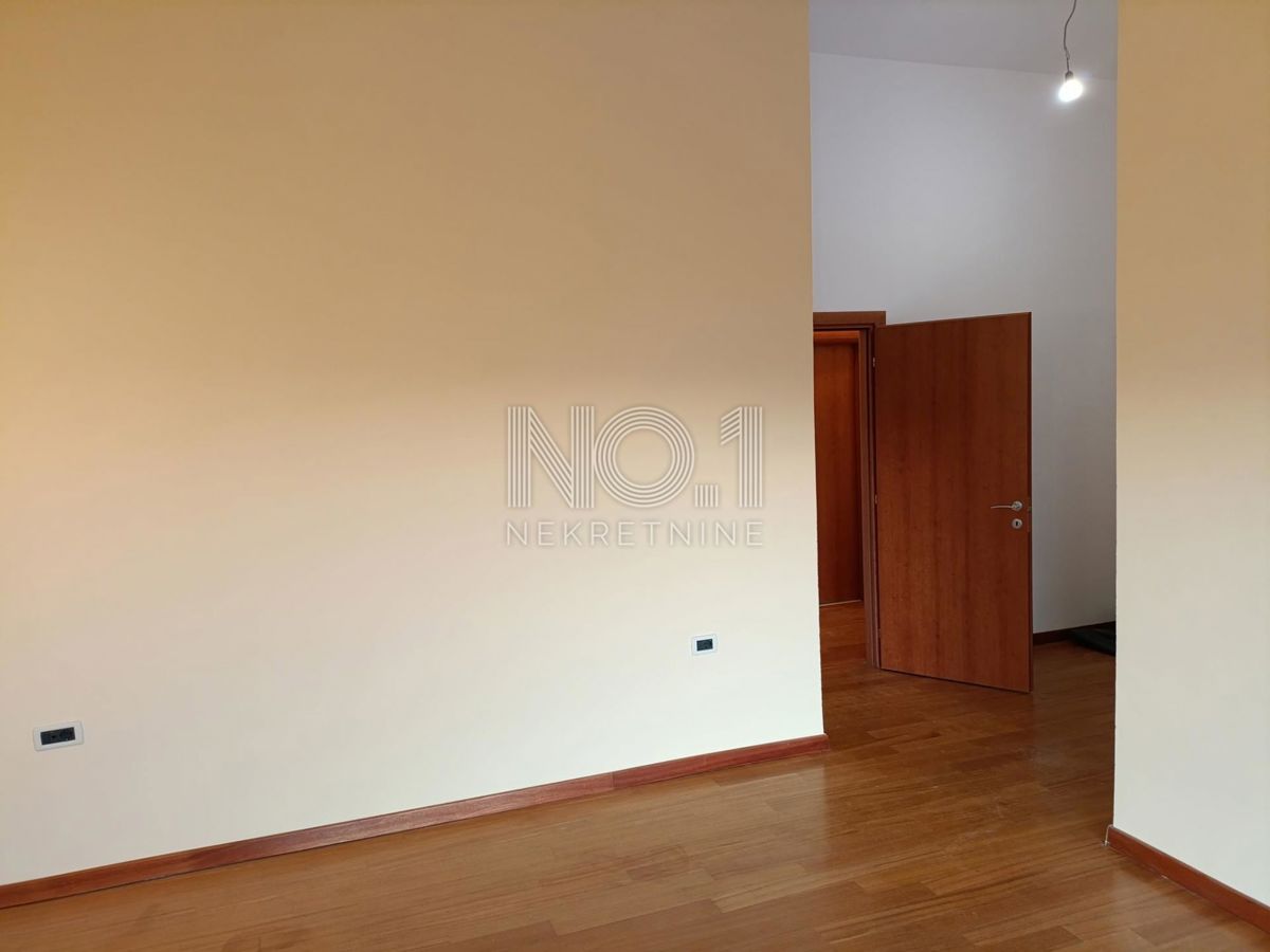 Zamet - prodaja na novo obnovljenega nadstropja s pogledom na morje