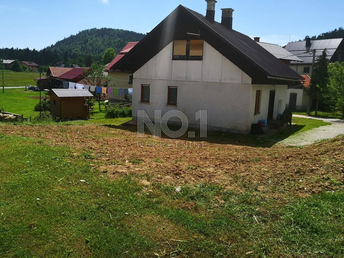Čabar - prodaja vseljive hiše z malo vložka