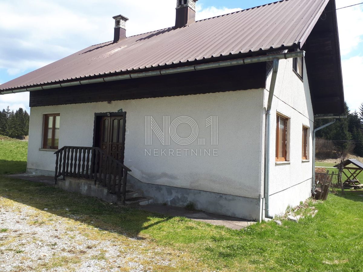Čabar - prodaja vseljive hiše z malo vložka