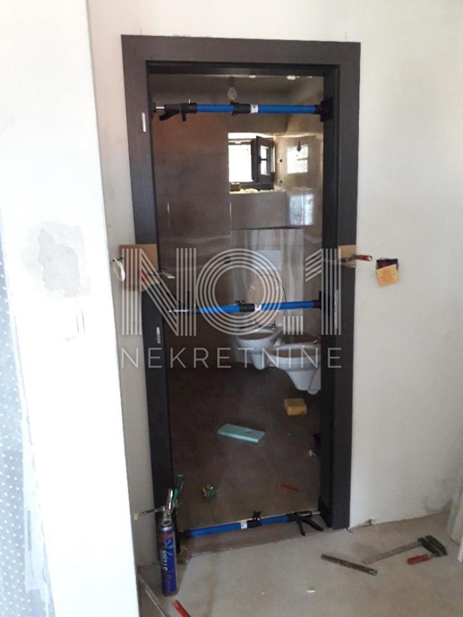 Kostrena - hiša s 5 apartmaji