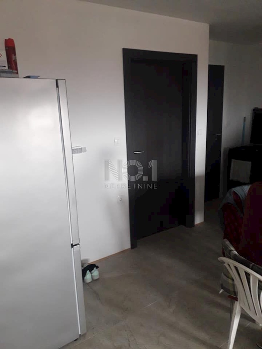 Kostrena - hiša s 5 apartmaji