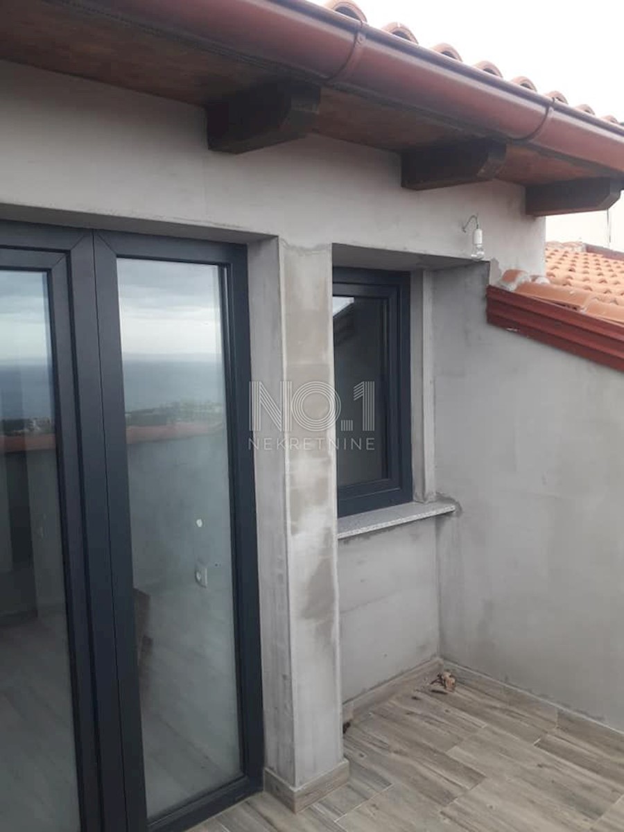 Kostrena - hiša s 5 apartmaji