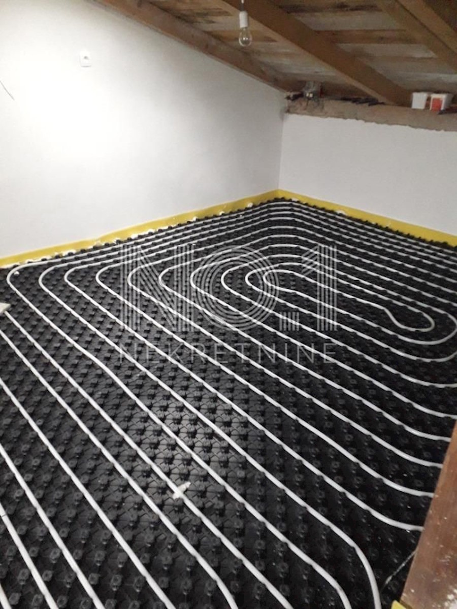 Kostrena - hiša s 5 apartmaji