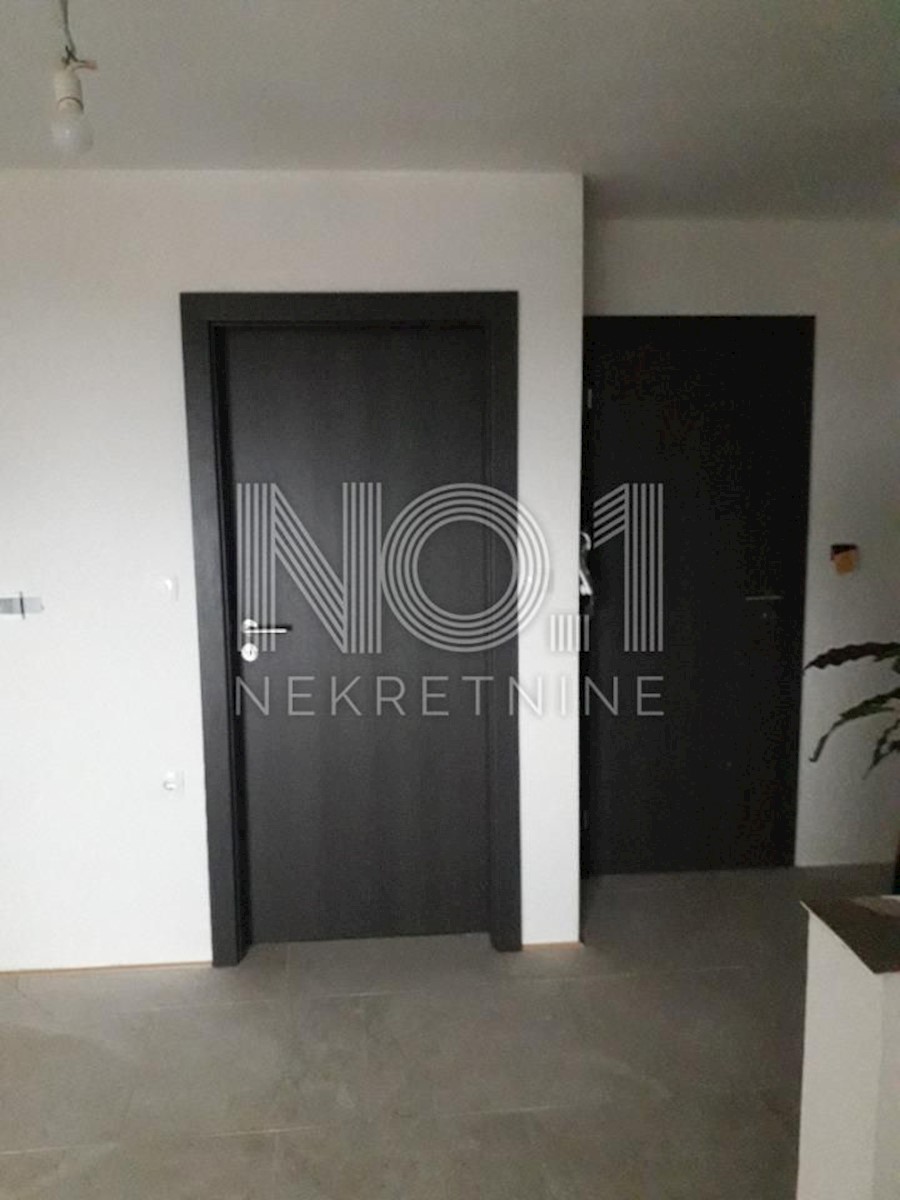 Kostrena - hiša s 5 apartmaji