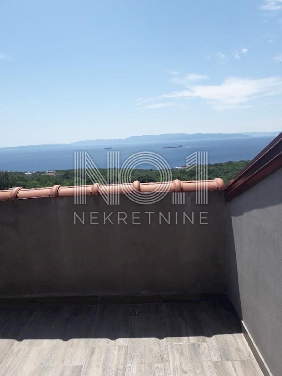 Kostrena - hiša s 5 apartmaji