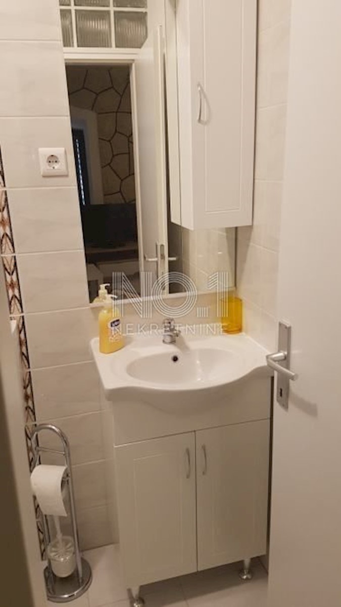 Crikvenica - hiša z veliko potenciala!