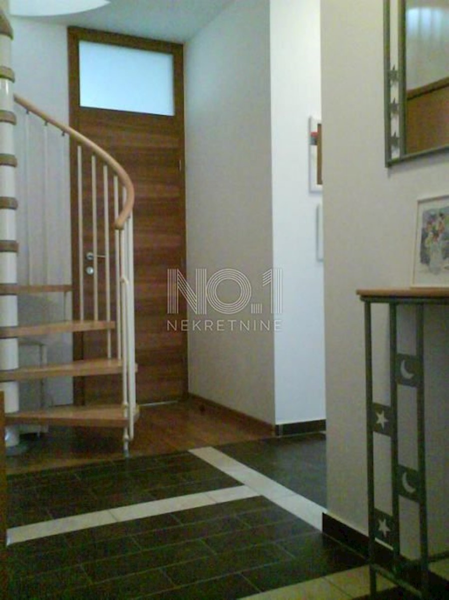 Škurinje - prodaja dvoetažnega apartmaja s pogledom na morje