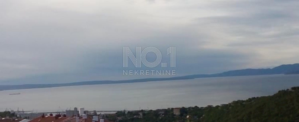 Škurinje - prodaja dvoetažnega apartmaja s pogledom na morje