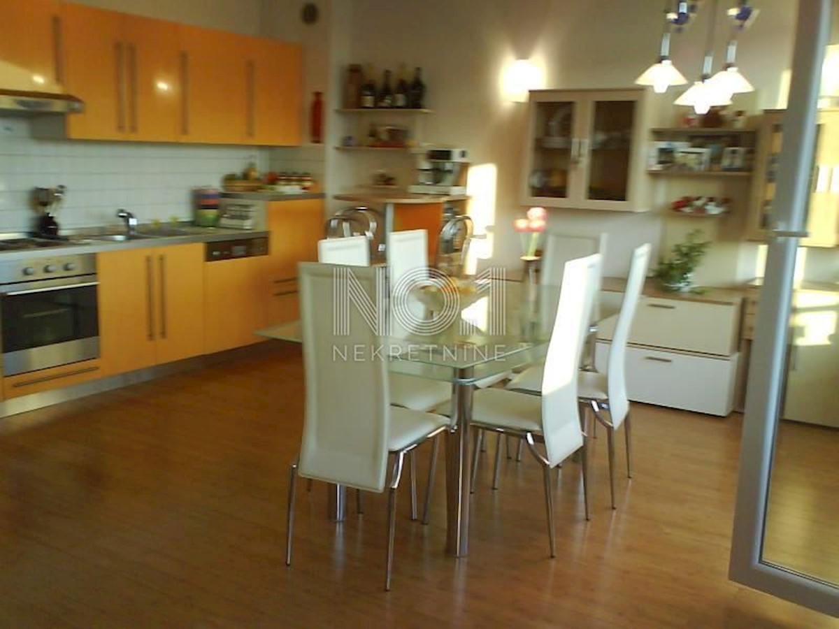 Škurinje - prodaja dvoetažnega apartmaja s pogledom na morje