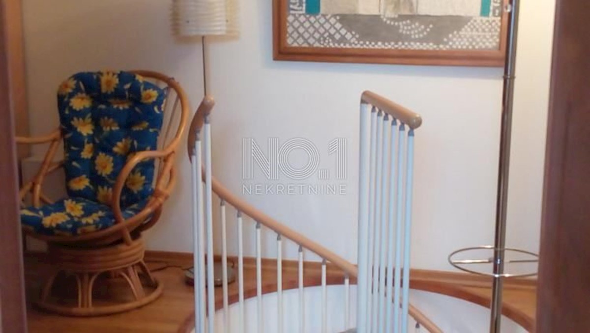 Škurinje - prodaja dvoetažnega apartmaja s pogledom na morje