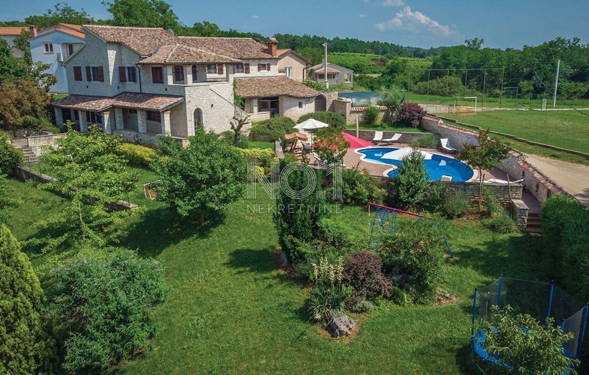 Višnjan - kamnita vila polna udobja