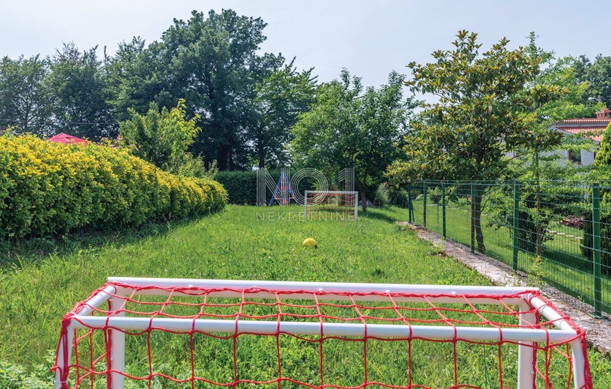 Višnjan - kamnita vila polna udobja