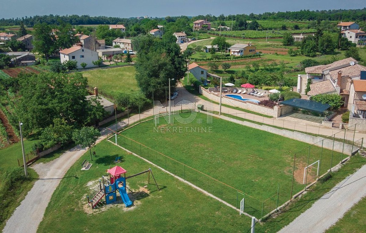 Višnjan - kamnita vila polna udobja