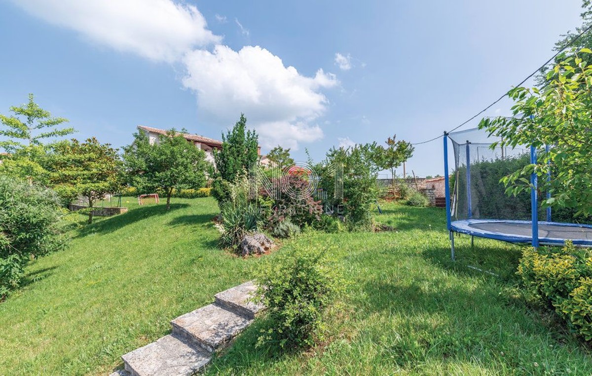 Višnjan - kamnita vila polna udobja