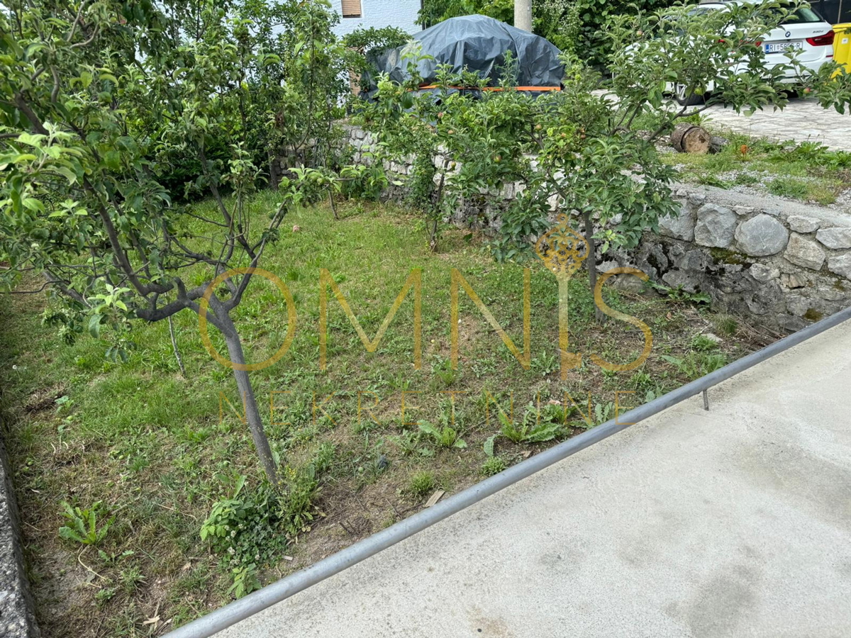 Viškovo, samostojna hiša z dvoriščem in garažo!