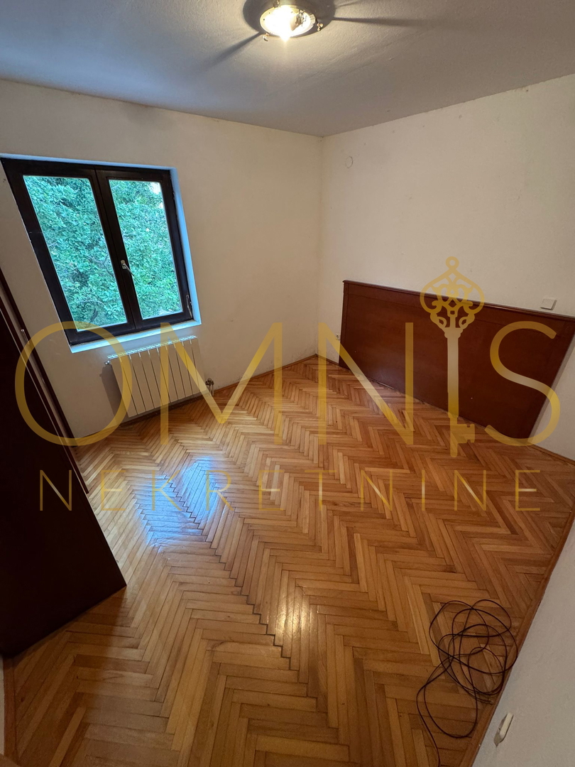 Trosobno stanovanje Pobri, 70 m², garaža