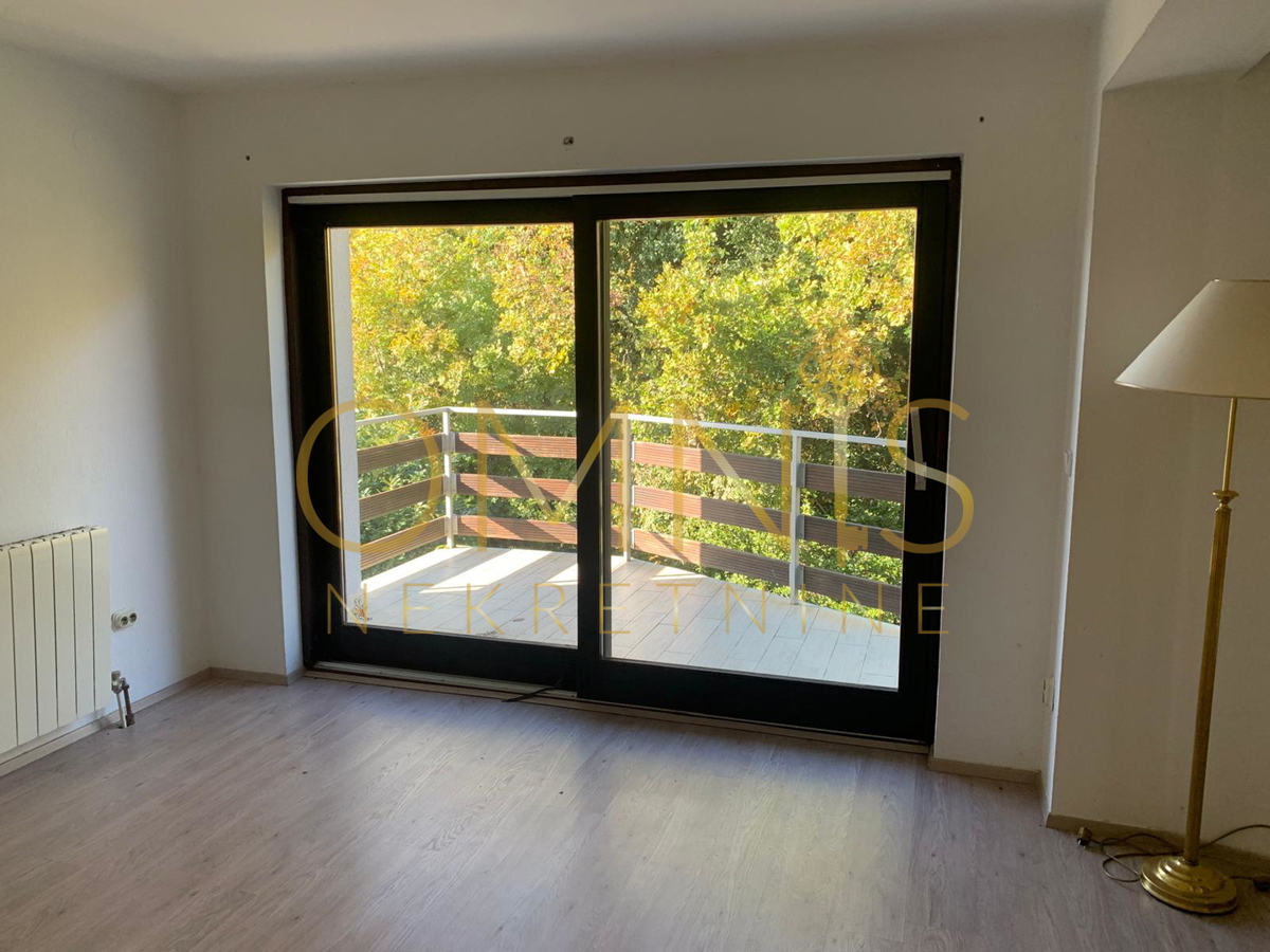 Trosobno stanovanje Pobri, 70 m², garaža