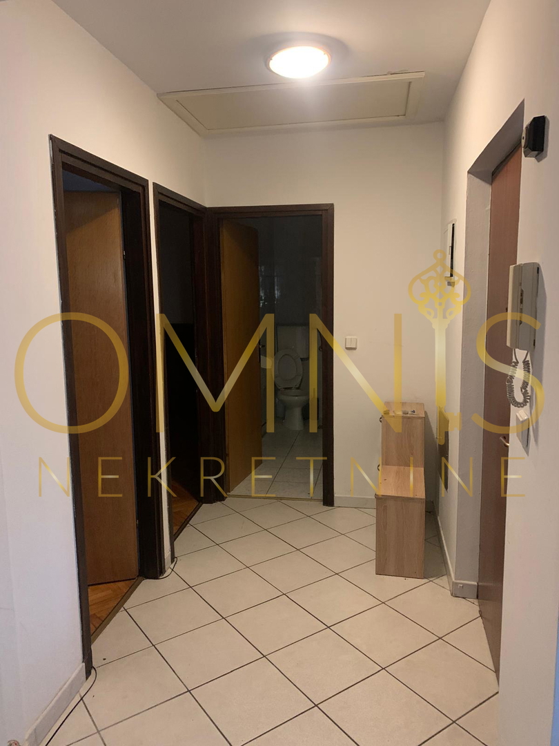 Trosobno stanovanje Pobri, 70 m², garaža