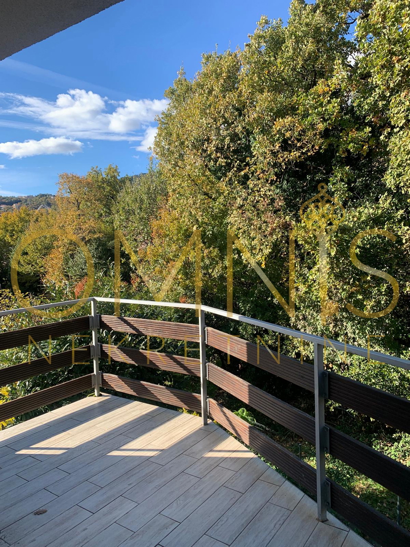 Trosobno stanovanje Pobri, 70 m², garaža