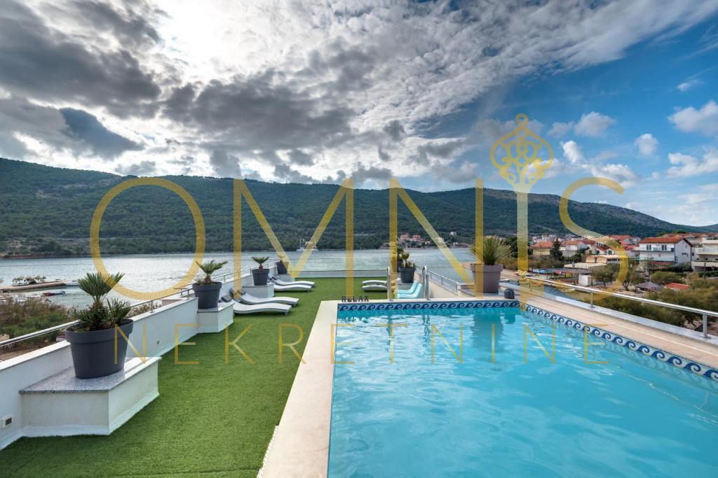 GREBAŠTICA – MINI HOTEL PRVI TRAVNIK OB MORJU! 534 m² Z BAZENOM IN RESTAVRACIJO