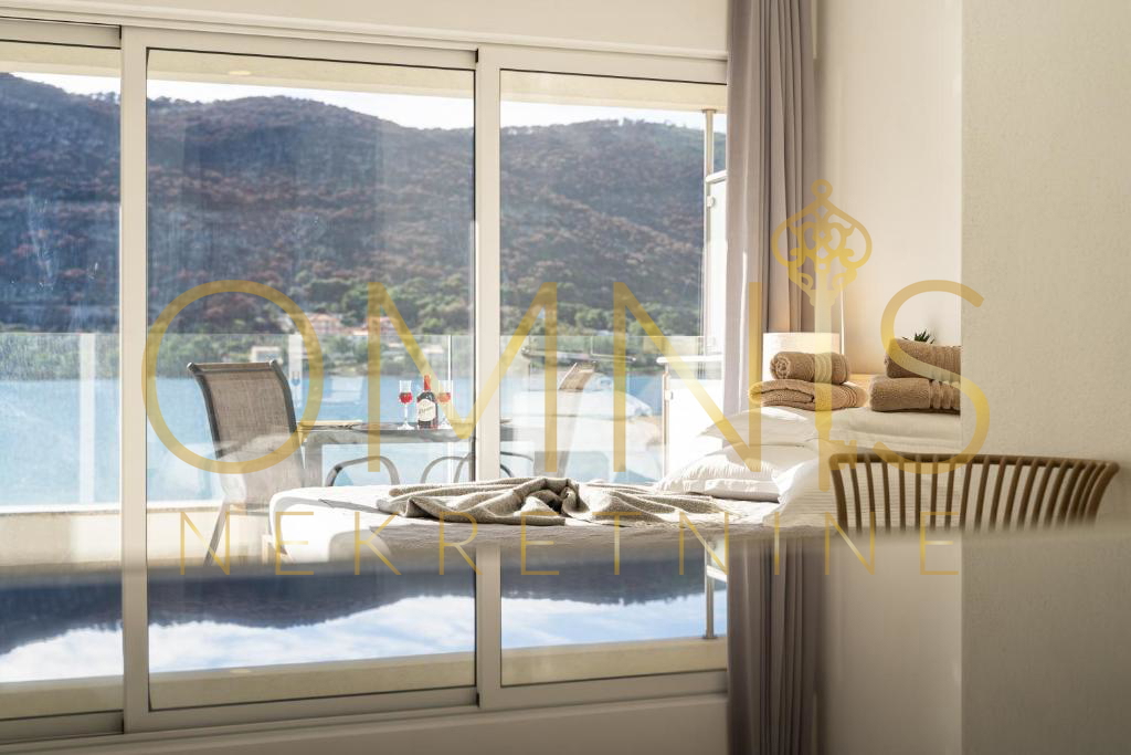 GREBAŠTICA – MINI HOTEL PRVI TRAVNIK OB MORJU! 534 m² Z BAZENOM IN RESTAVRACIJO