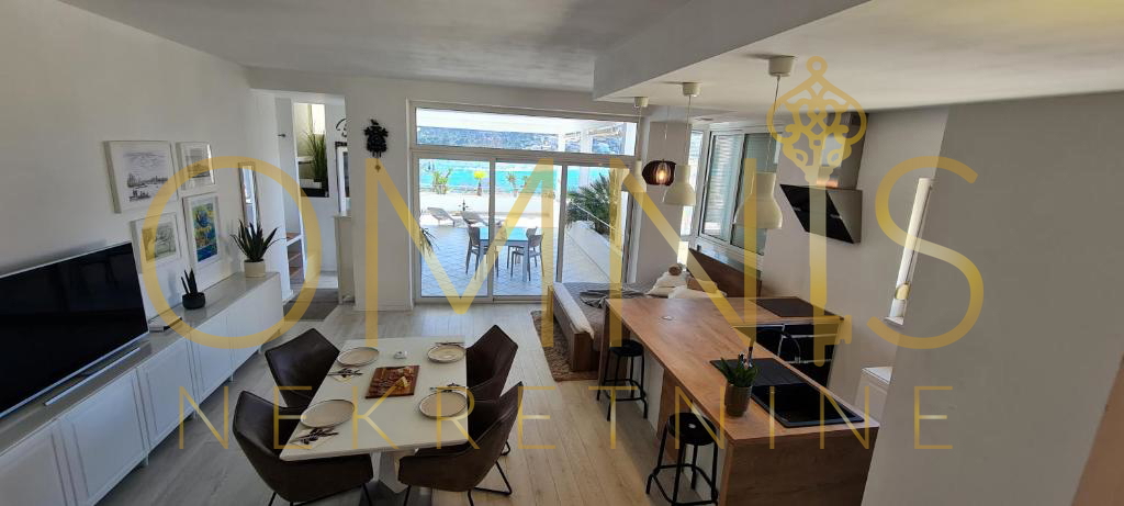 GREBAŠTICA – MINI HOTEL PRVI TRAVNIK OB MORJU! 534 m² Z BAZENOM IN RESTAVRACIJO