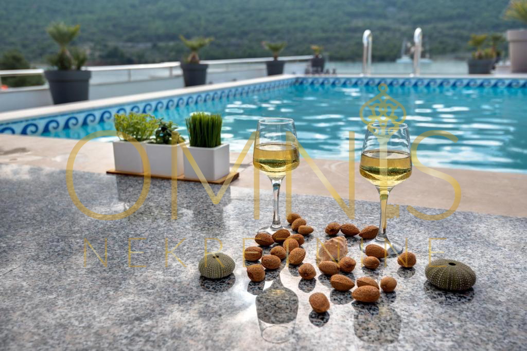 GREBAŠTICA – MINI HOTEL PRVI TRAVNIK OB MORJU! 534 m² Z BAZENOM IN RESTAVRACIJO